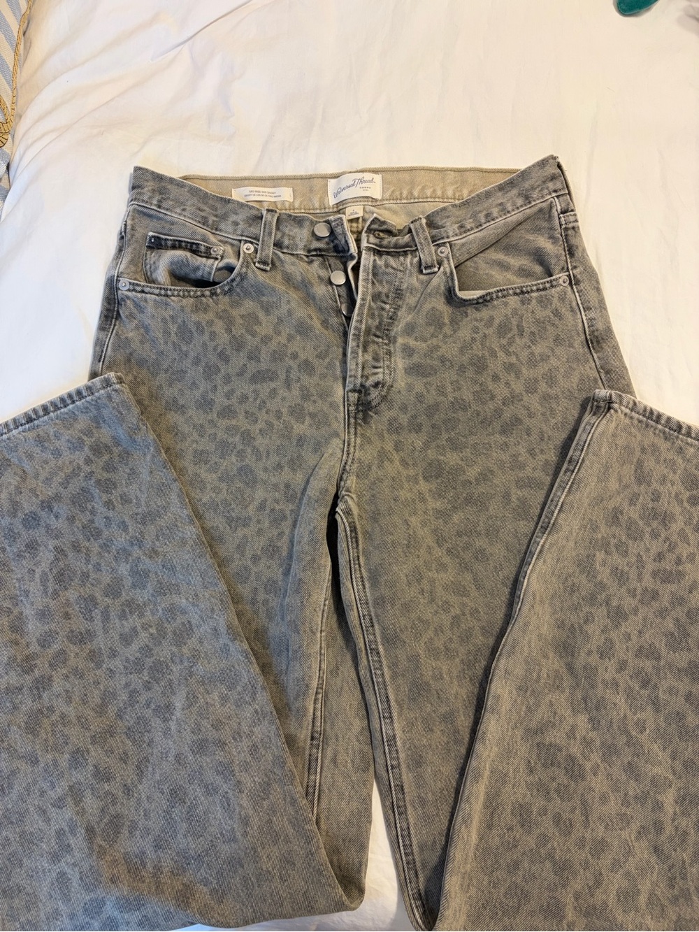 Universal Thread Gray Leopard-Print High-Rise Jeans
